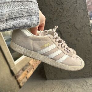 Women’s size 7 gazelle adidas